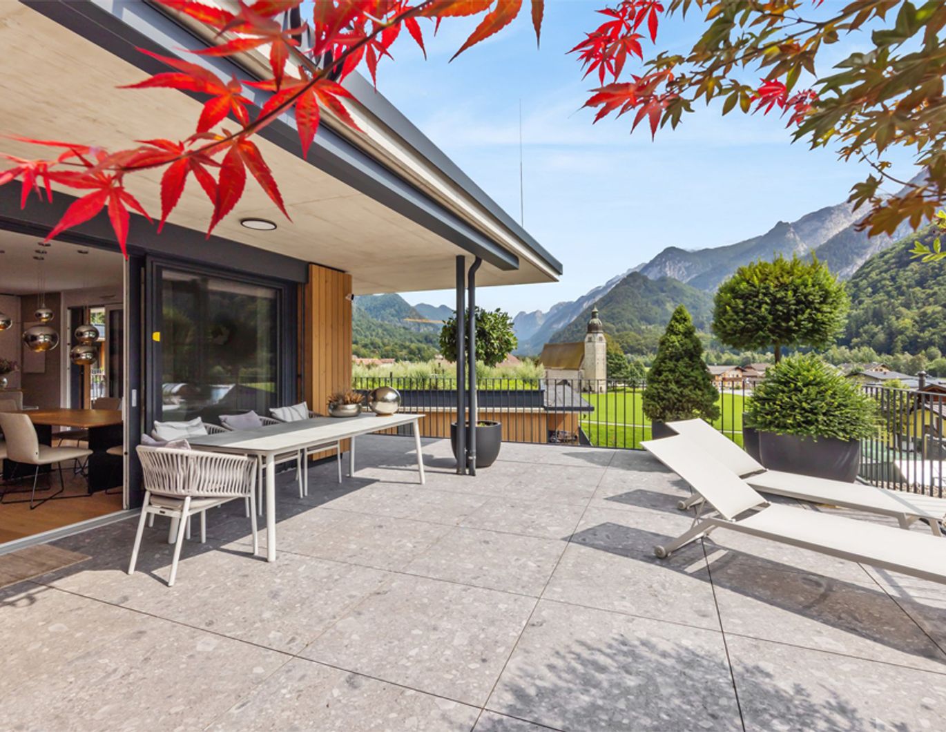 Südlich von Salzburg - naturnah wohnen! Modernes Penthouse in Panormalage