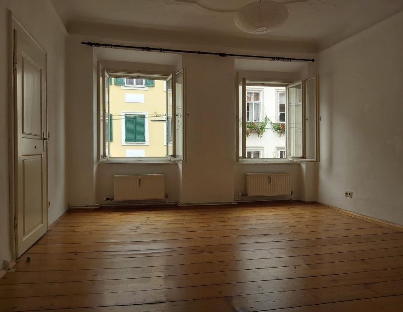 Zentral gelegene 2-Zimmer-Wohnung mit Küchenblock in Graz !