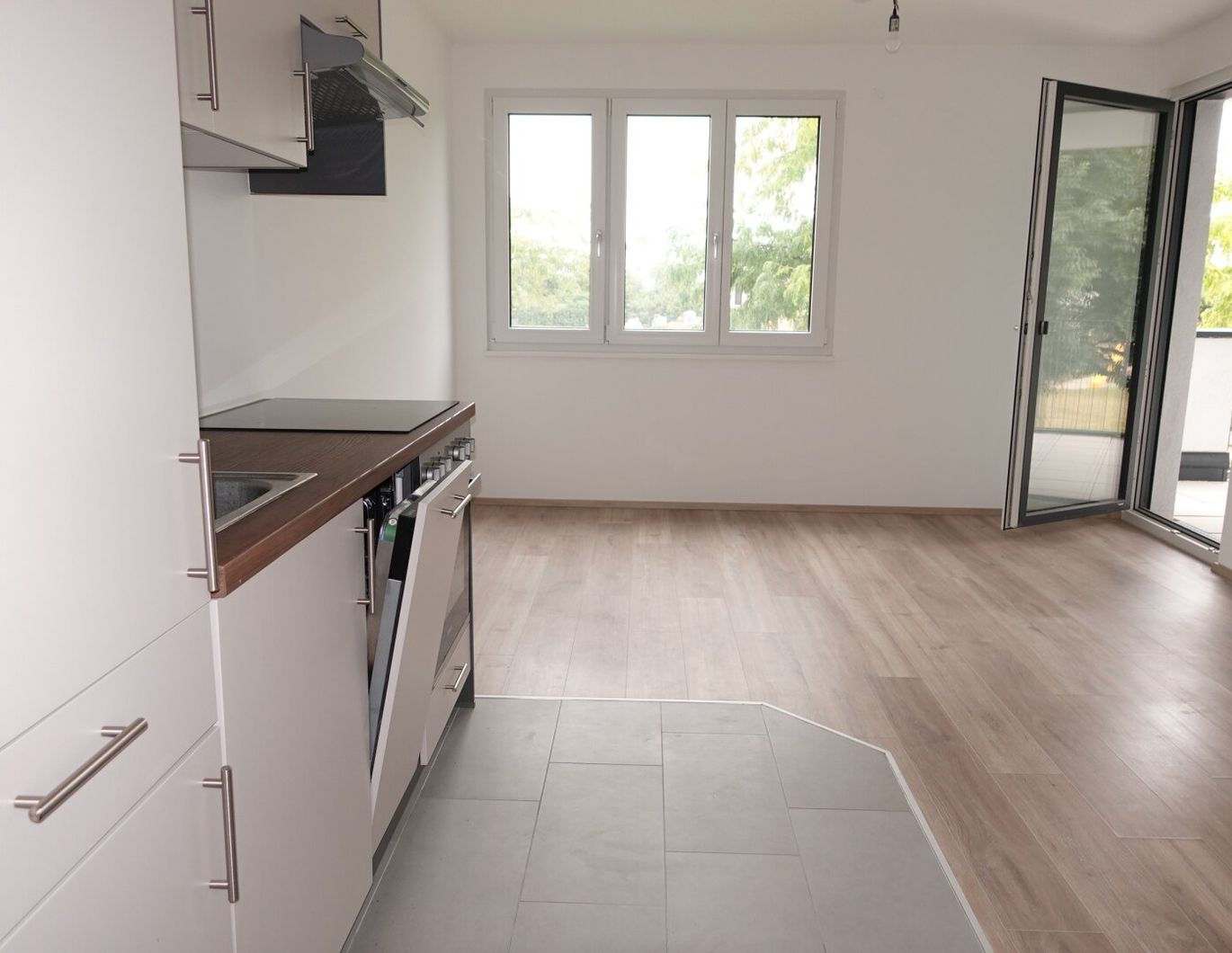ZWEITBEZUG 2 Zimmer BALKON-Neubauwohnung