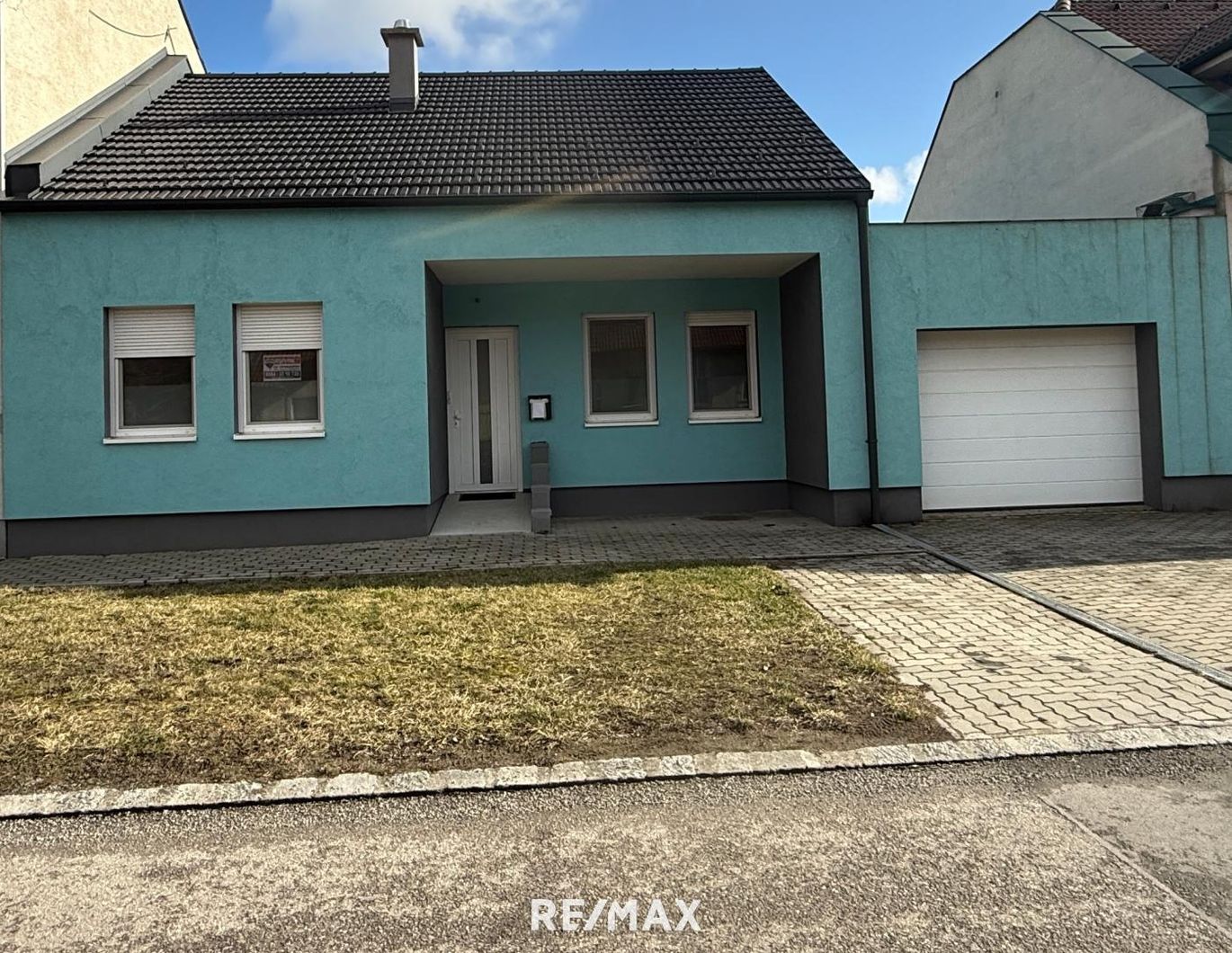 Einfamilienhaus neuwertig große Garage mit Lagerraum, Garten