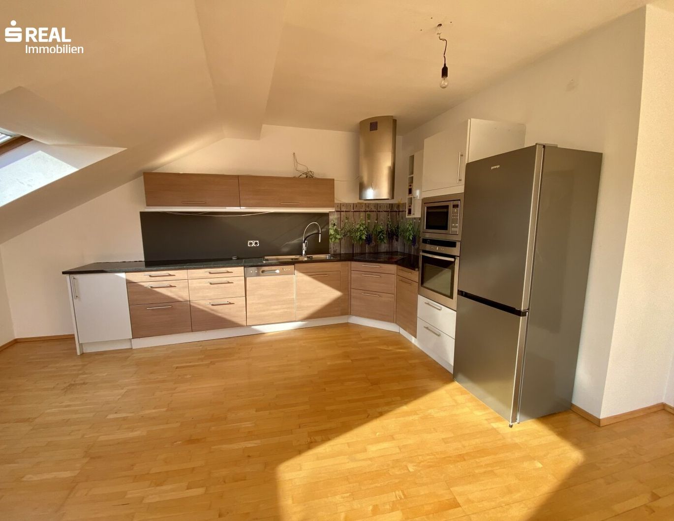 3 Zimmer ca. 93 m² + 6 m² Terrasse