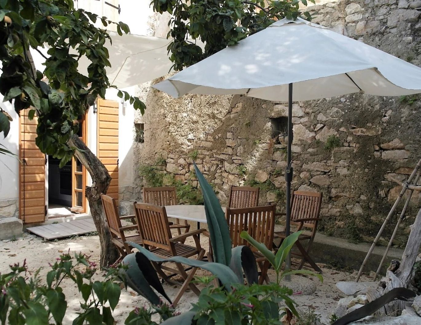 Respiro Mediterraneo Dinka - Authentische Steinvilla mit Kamin