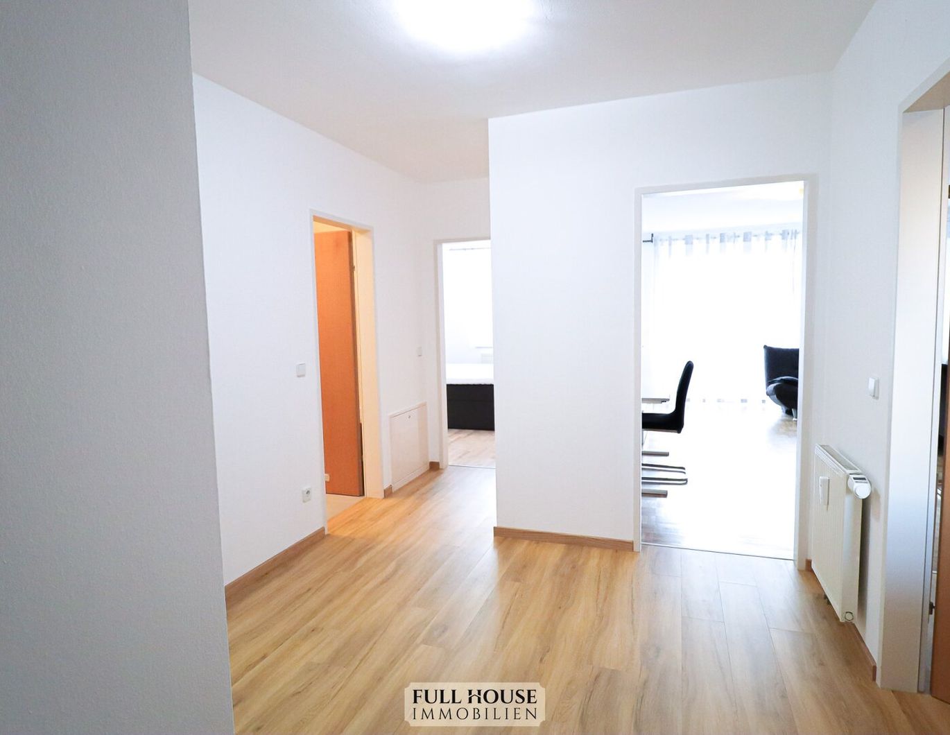 Gut aufgeteilte möblierte Wohnung mit ruhigem, großem Balkon