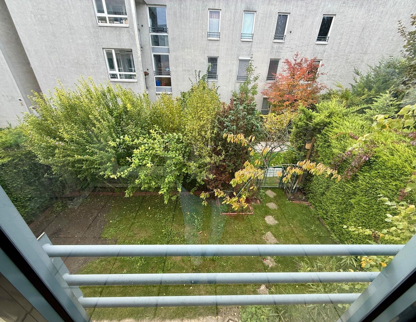 GERÄUMIG, RUHIG, MIT LOGGIA UND GARAGE!