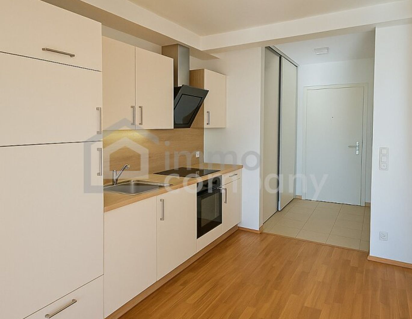 WIEDERVERGABE! Klimaanlage, Ausblick und Balkon? Nachmieter für 1-Zimmer-Wohnung in Bruck/Leitha gesucht!