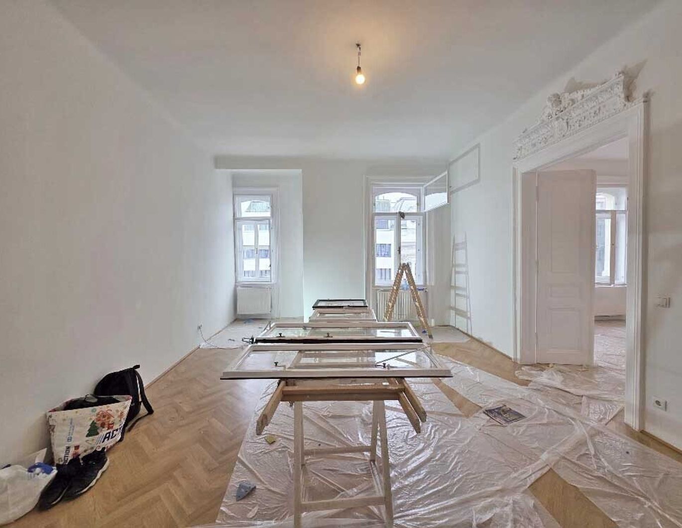 MARIAHILFER STRASSE | 3-Zimmer-Altbauwohnung mit Balkon | U3 Zieglergasse | barrierefreier Lift