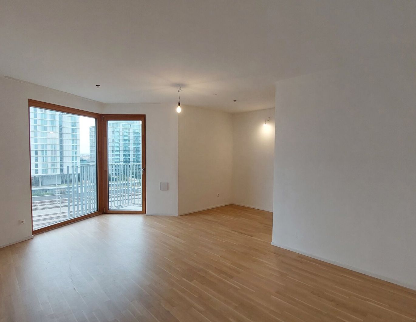 Sonnwendviertel: 1-Zimmer-Wohnung mit Balkon im 12. OG - Fitnessraum, Co-Working & Rooftop-Terrasse inklusive!