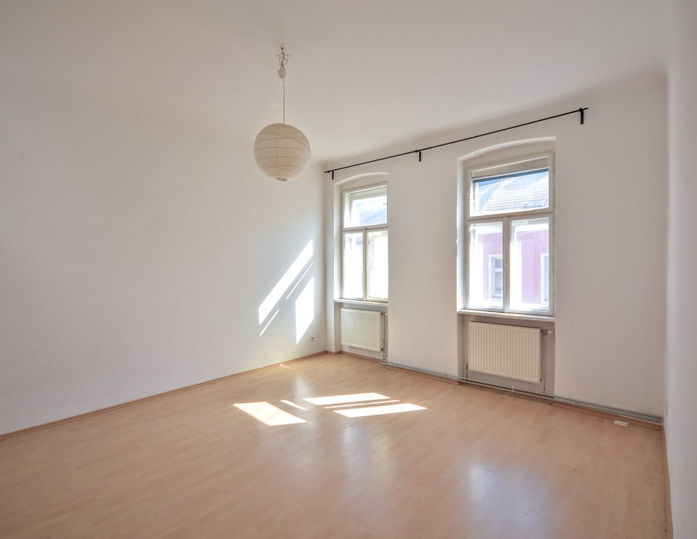Altbau zum Gestalten - 3 Zimmer mit ca. 74 m² im 16. Bezirk