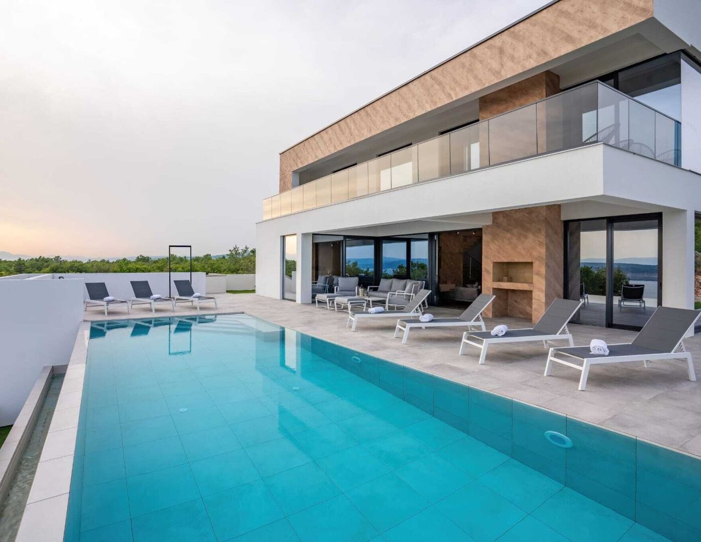 Luxus pur in Kroatien: Neubauvilla mit atemberaubendem Meerblick und Infinity-Pool
