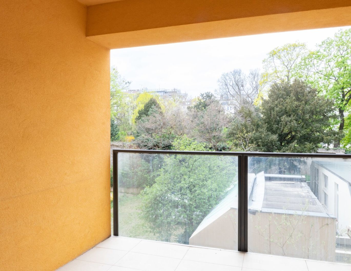 BLICK IN DAS PALAIS SCHÖNBURG - helle 3-Zimmer-Stadtwohnung im 4. Bezirk! Pelletsheizung!