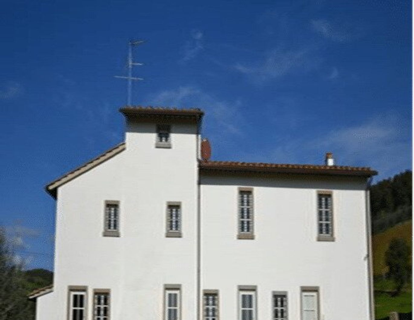VILLA MIT SCHEUNE IN CARMIGNANO (Prato)