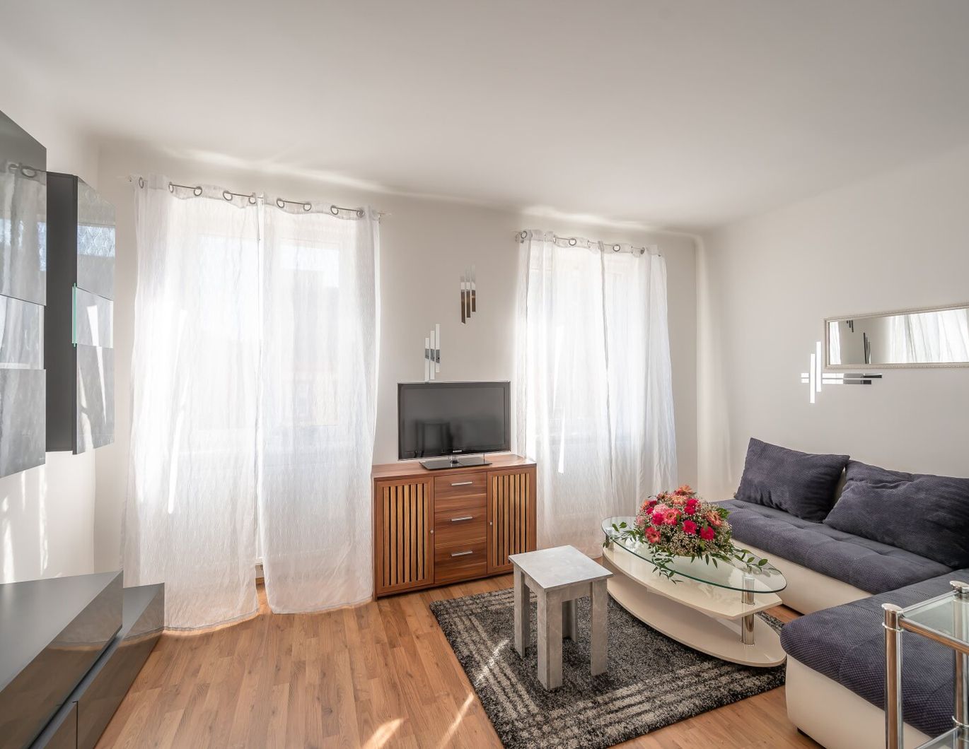 ++AUGARTEN++ Tolle 5-Zimmer Altbauwohnung mit Balkon in fantastischer Lage!