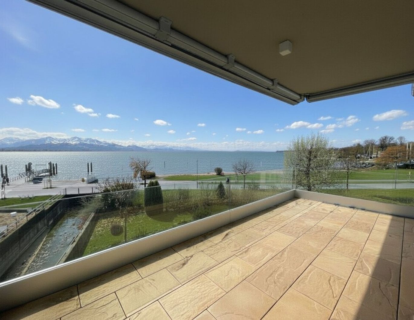 Direkte Seelage: Hochwertige 4-Zimmerwohnung, Traum-Seeblick in Lochau zum mieten!