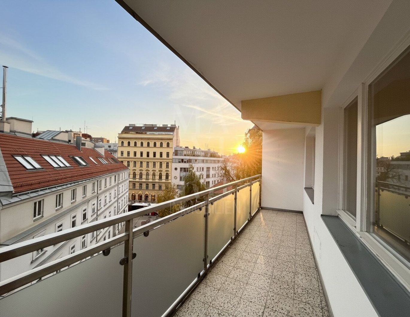 Schöne Loggia-Wohnung mit Potenzial in ruhiger Lage nahe Esterházypark - PREISREDUZIERT