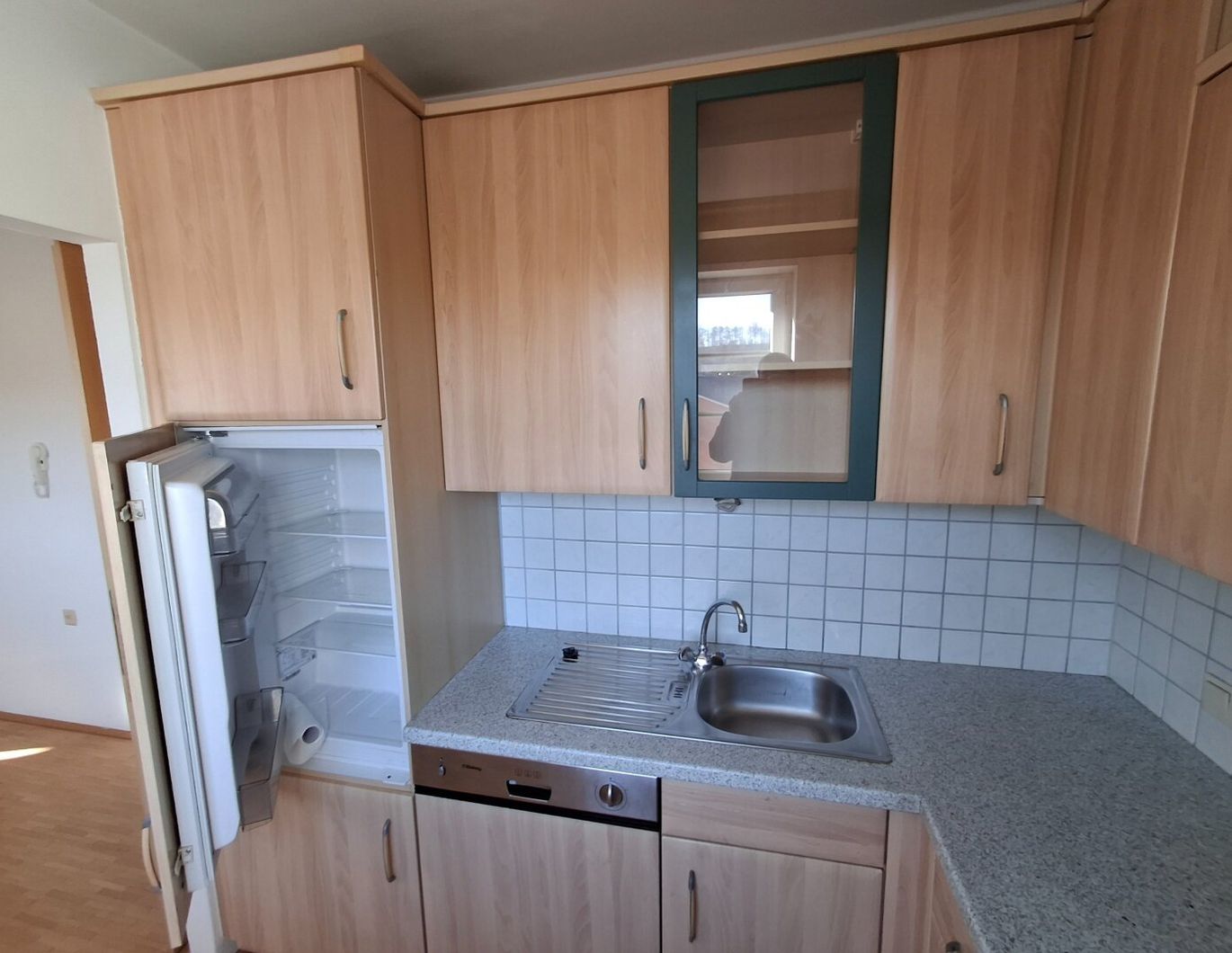 Gut aufgeteilte 2-Zimmer-Wohnung mit möblierter Küche im Zentrum von Lohnsburg