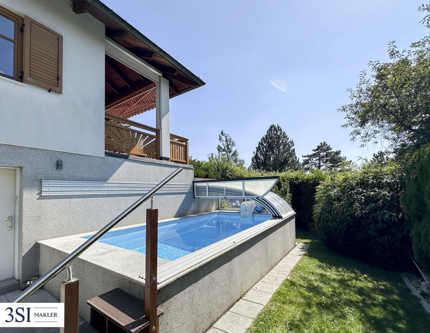 Traumhaftes Wohnen: Bungalow mit Pool & zusätzlichem Grundstück
