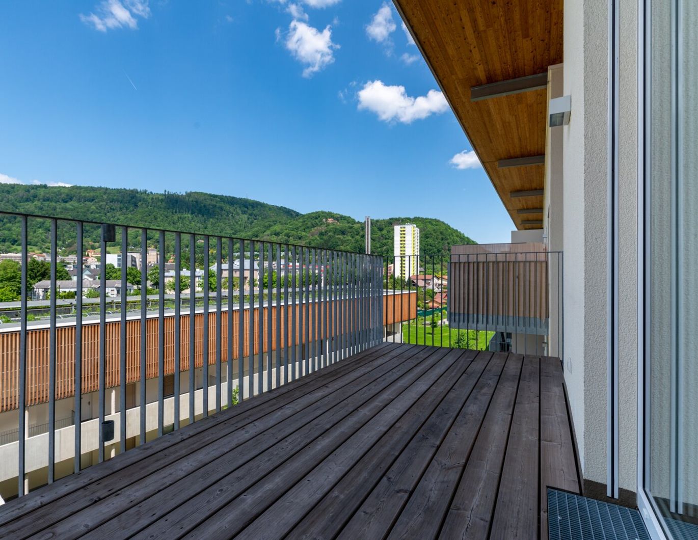 NEUWERTIGE 2-ZIMMER-WOHNUNG MIT BALKON
