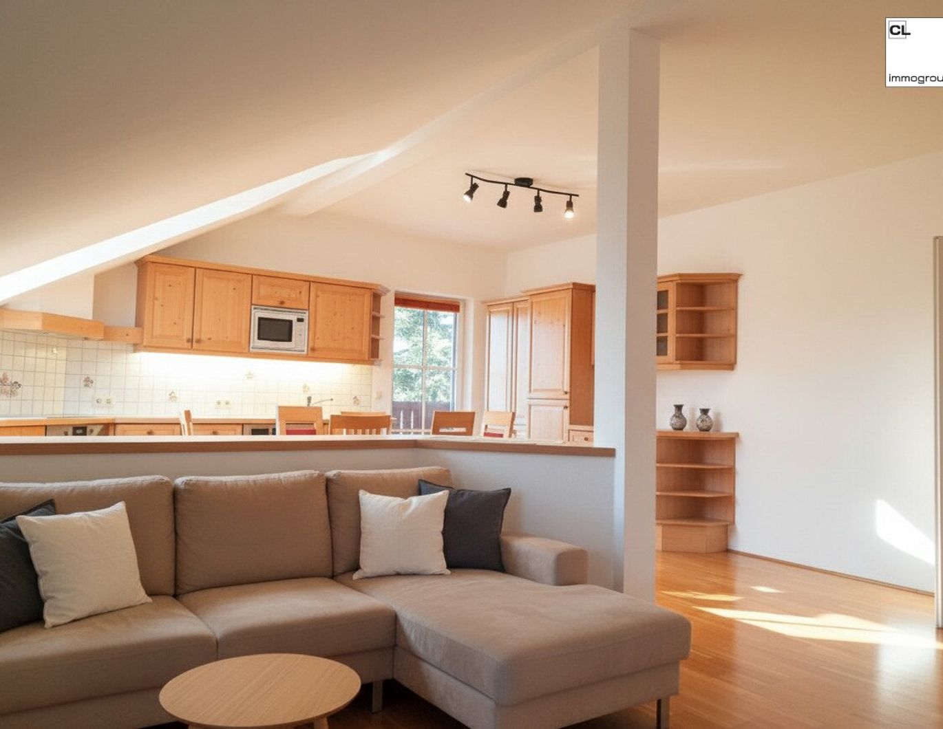 Wohnen über den Dächern - helle 3-Zimmer-Dachgeschosswohnung mit Balkon & Naturblick nahe Mondsee