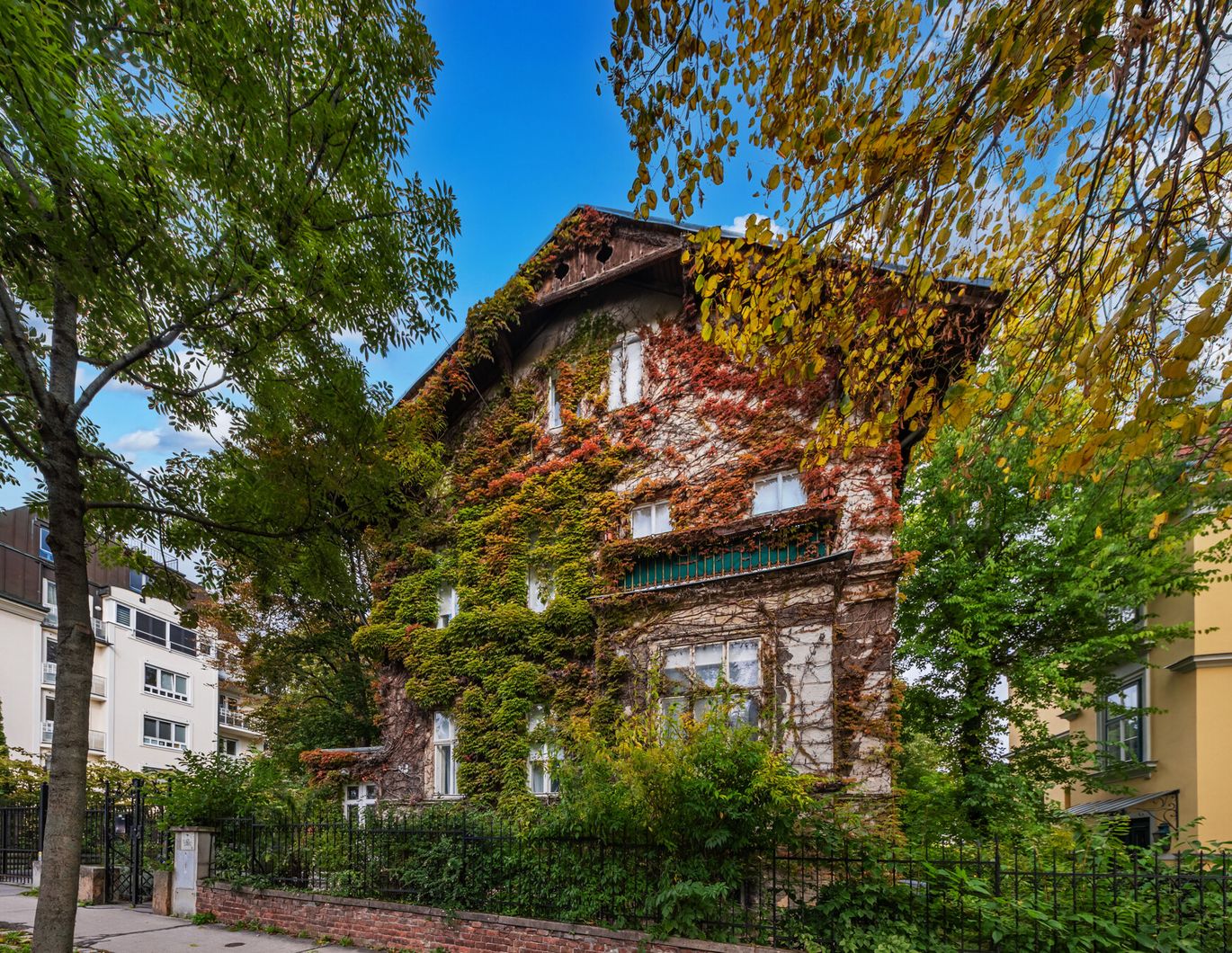 Mitten im Cottage - Villa mit großem Garten