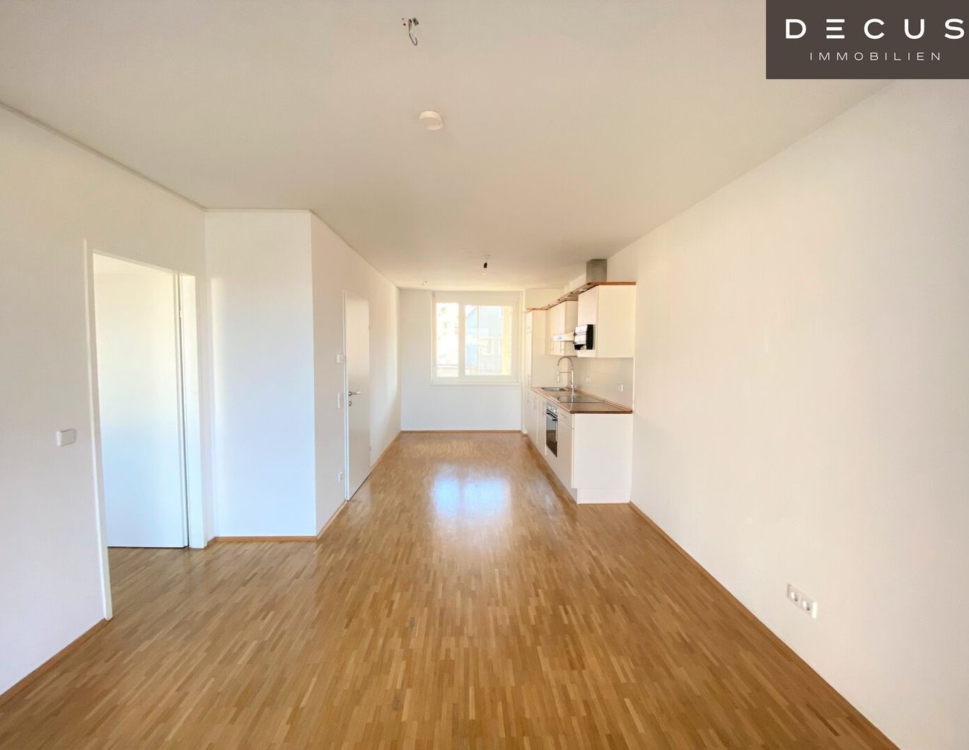 | SINGLES ODER PÄRCHEN | NÄHE HAUPTBAHNHOF | 2 ZIMMER