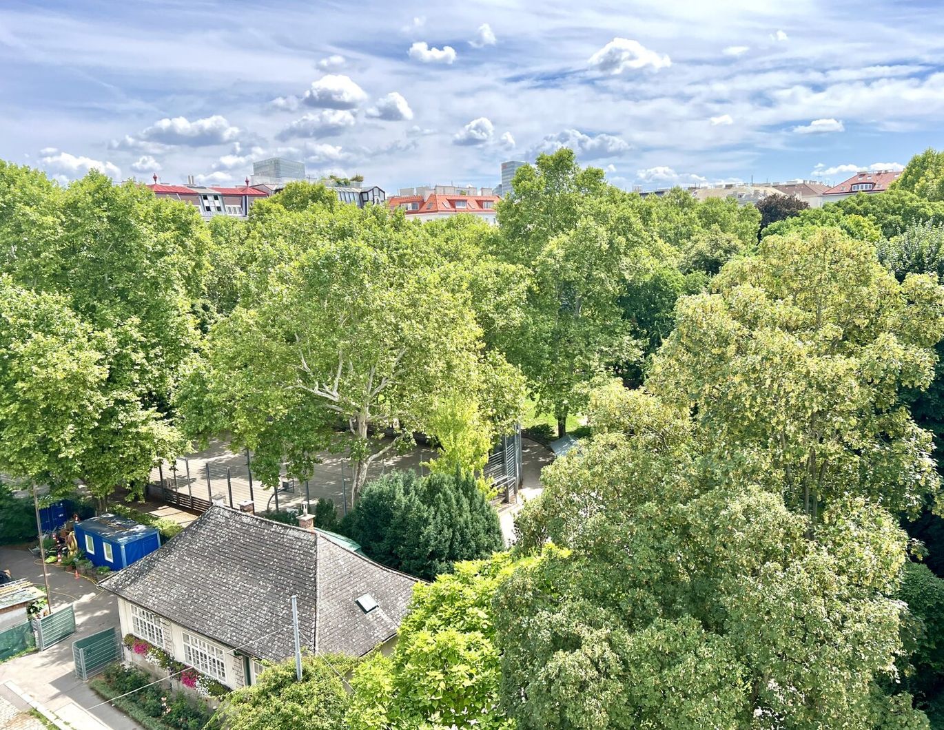 Luxus-Dachgeschoss-Wohnung mit Panoramablick in exklusiver Lage