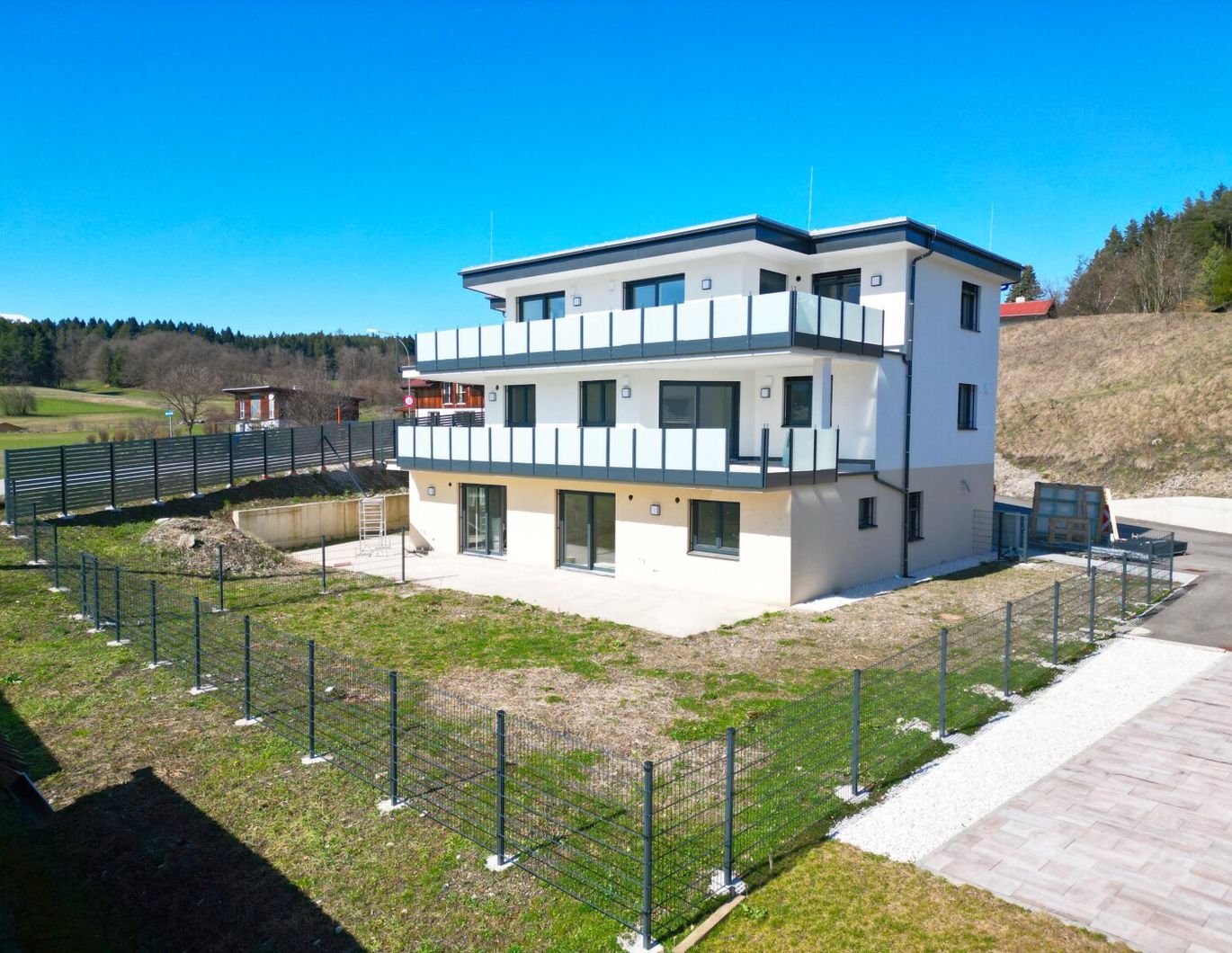 Exklusive Gartenwohnung in Finkenstein - Wohnen mit Naturblick & Komfort