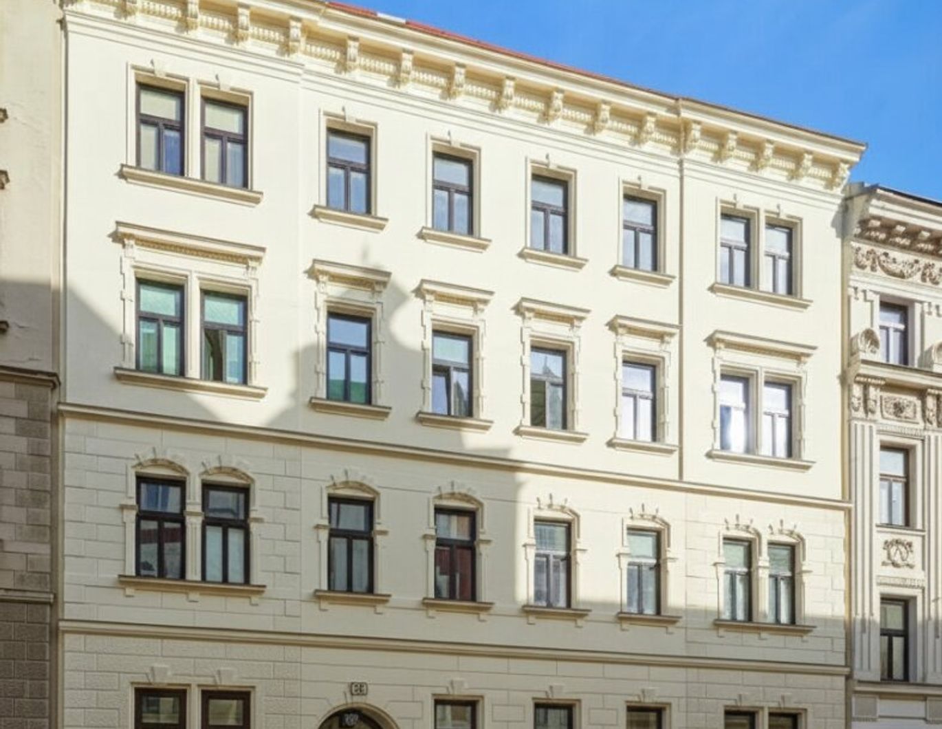 Stilvolle und geräumige 4-Zimmer-Altbauwohnung mit Balkon, nahe Währinger Straße