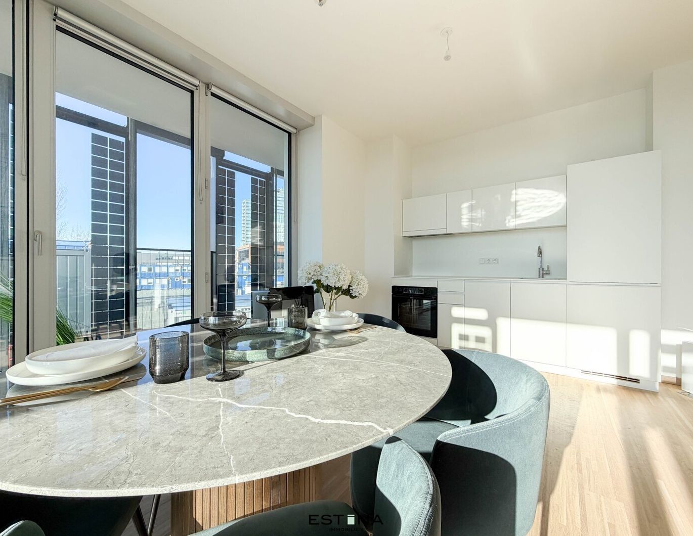 Ein Ort von diskretem Luxus - umlaufende Loggia und unverstellte Fernsicht