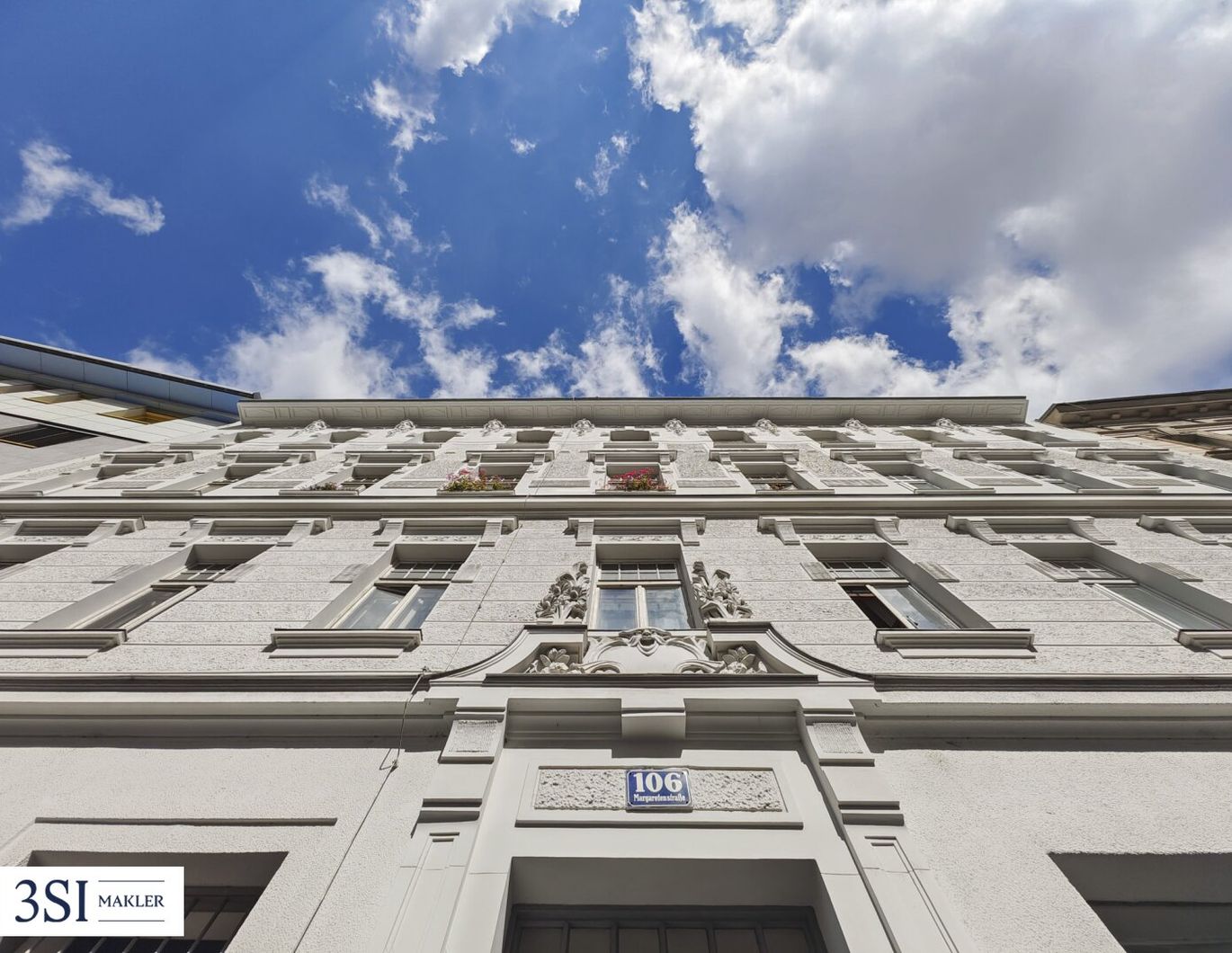 Dachgeschoßwohnung mit großer Sonnenterrasse und City-Blick - zentral und gut angebunden - nahe Pilgramgasse und Schlossquadrat