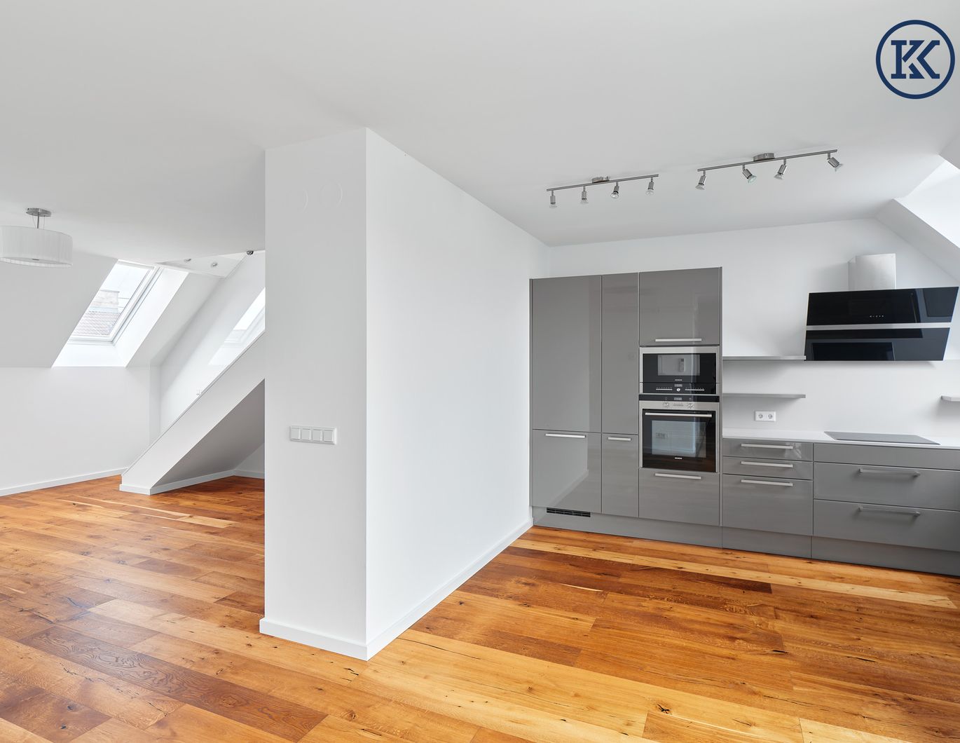 Luxus-Dachgeschosswohnung mit Galerie und zwei Terrassen in bester Lage des 9. Bezirks