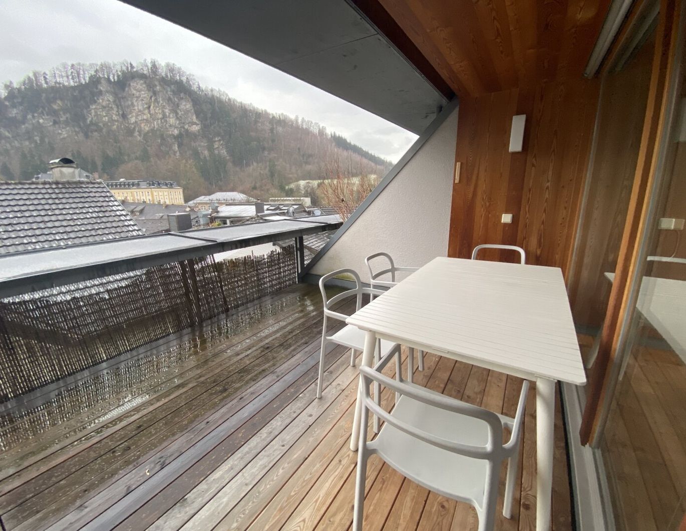 Über den Dächern der Feldkircher Stadt! Tolle 2-Zimmerwohnung mit Balkon & TG zu vermieten!
