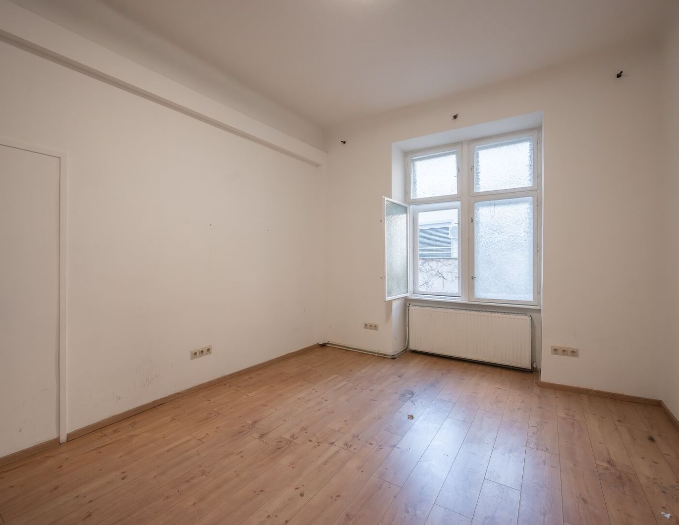 **Hannovermarkt** Sanierungsbedürftige 3-Zimmer Altbauwohnung - mit Balkon - Airbnb