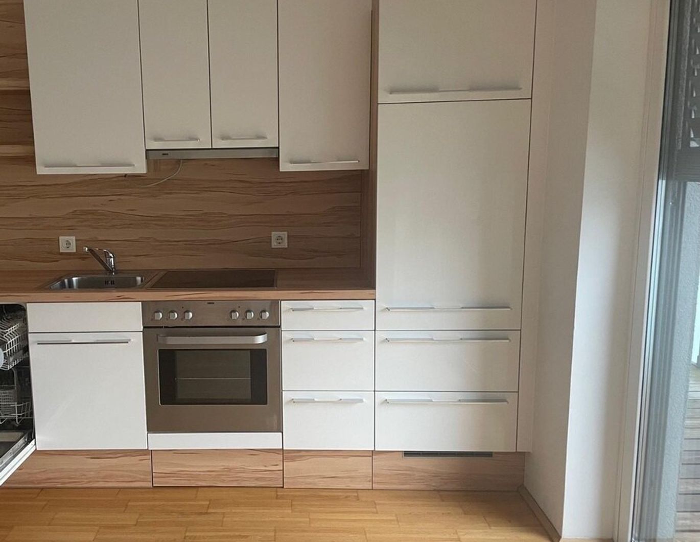 Helle, gemütliche 2-Zimmer Wohnung mit sehr großer sonniger Loggia im Zentrum von Ried