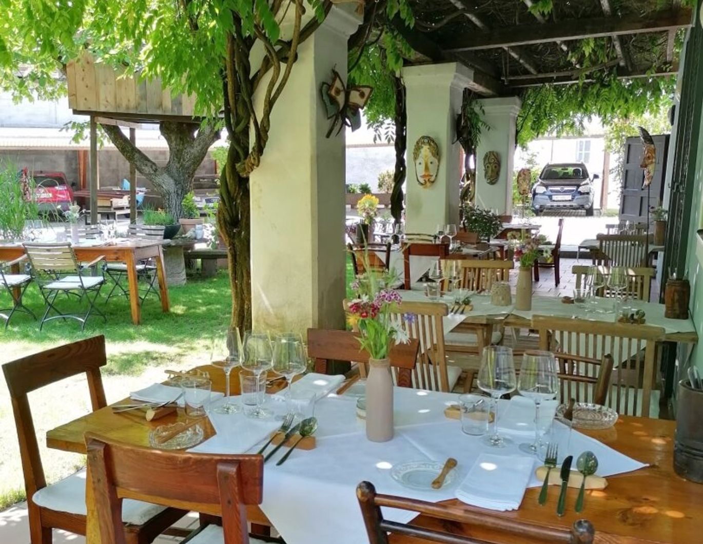 Stadthaus mit 2 Wohnungen und gut verpachtetem Restaurant 