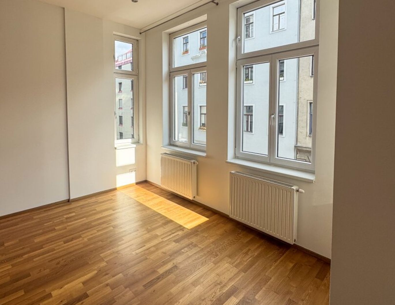 GARAGE I Kleine Neugasse I 3 Zimmer I Lift I Grenze 4ter Bezirk