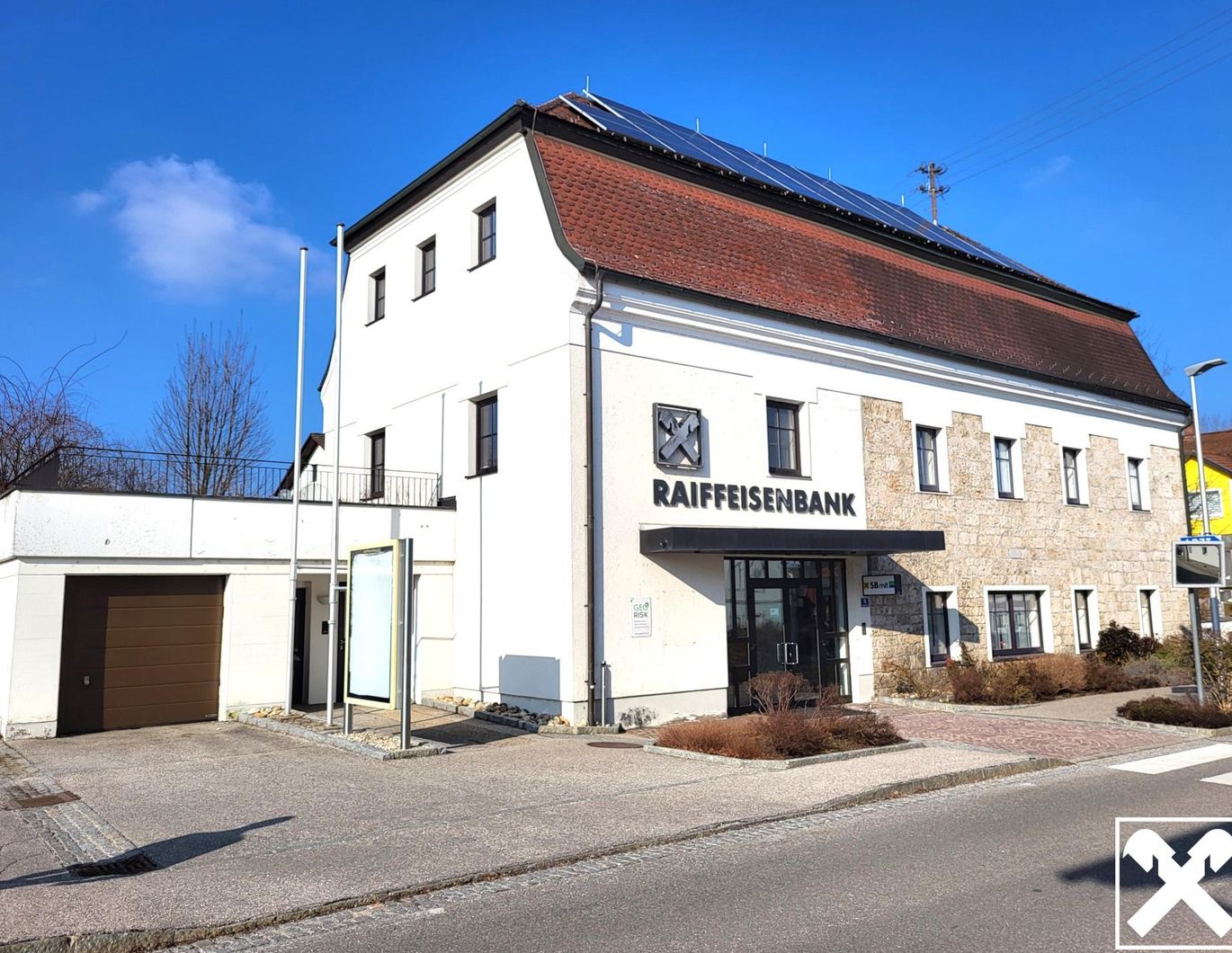Ehemaliges Bankgebäude in zentraler Lage - vielseitig nutzbare Geschäftsfläche.