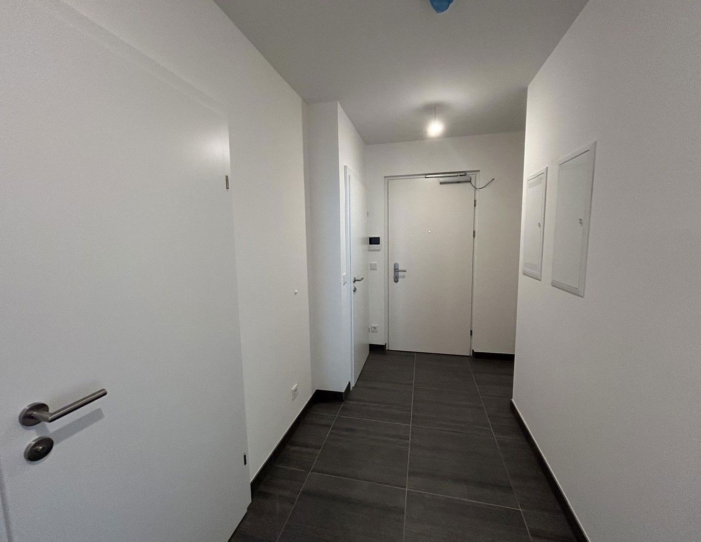 Erstbezug: 1. Dachgeschoß-Top-Wohnqualität in U1 Nähe