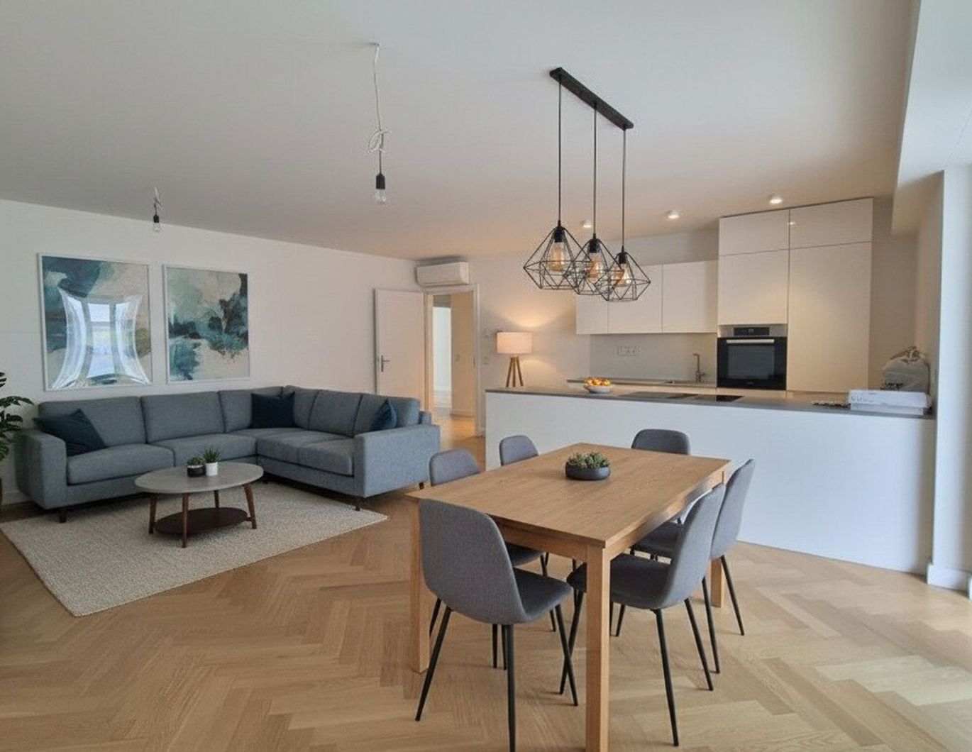 DACHGESCHOSSMIETE MIT BALKON