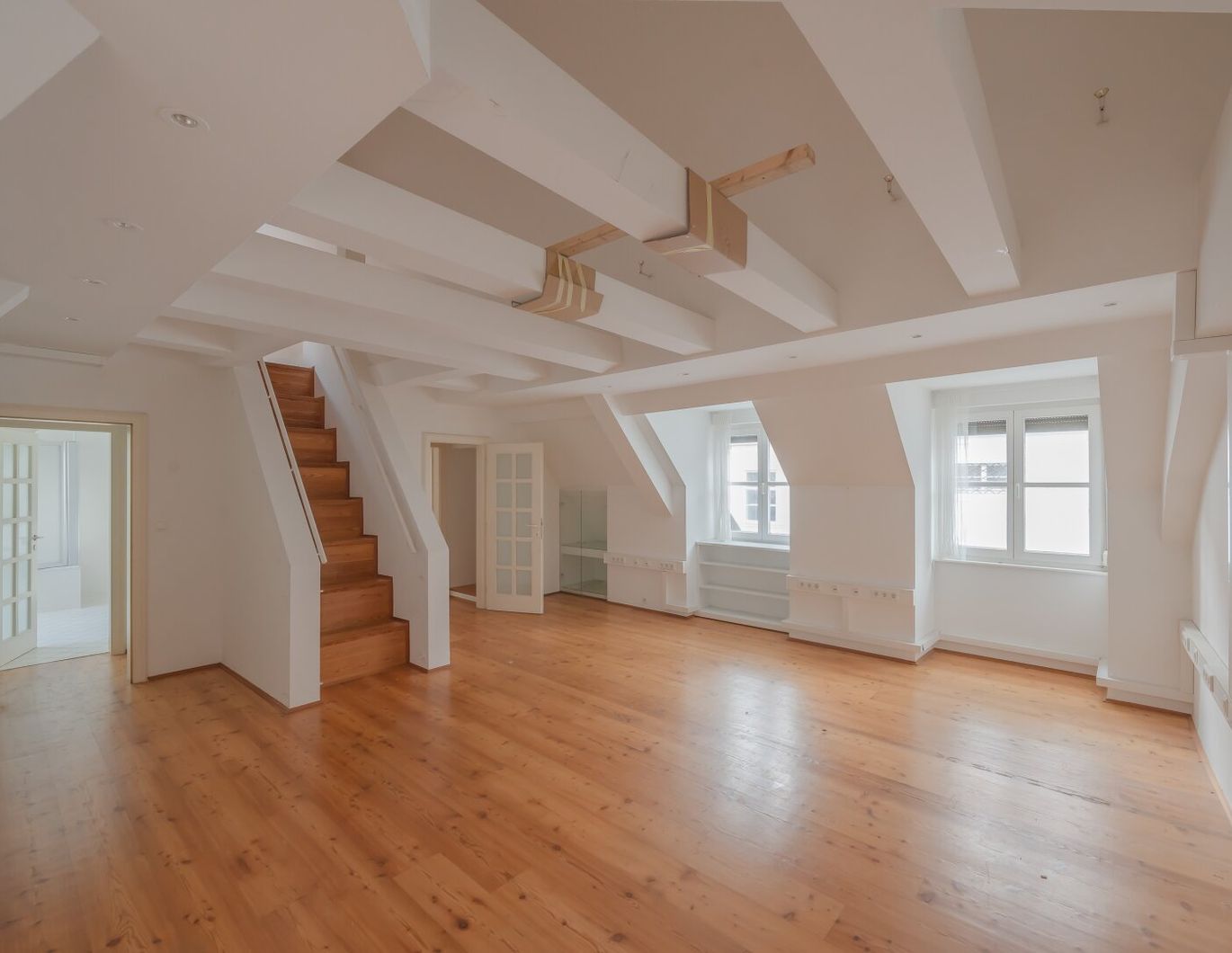 ++NEU** Tolle 3-Zimmer ALTBAUWOHNUNG in absoluter BESTLAGE!