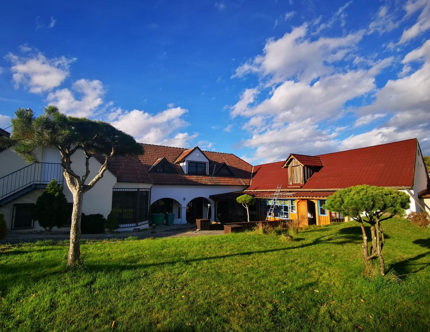 Rarität: Vierkanthof mit ca. 650 m² Wohnnutzfläche in Wiennähe