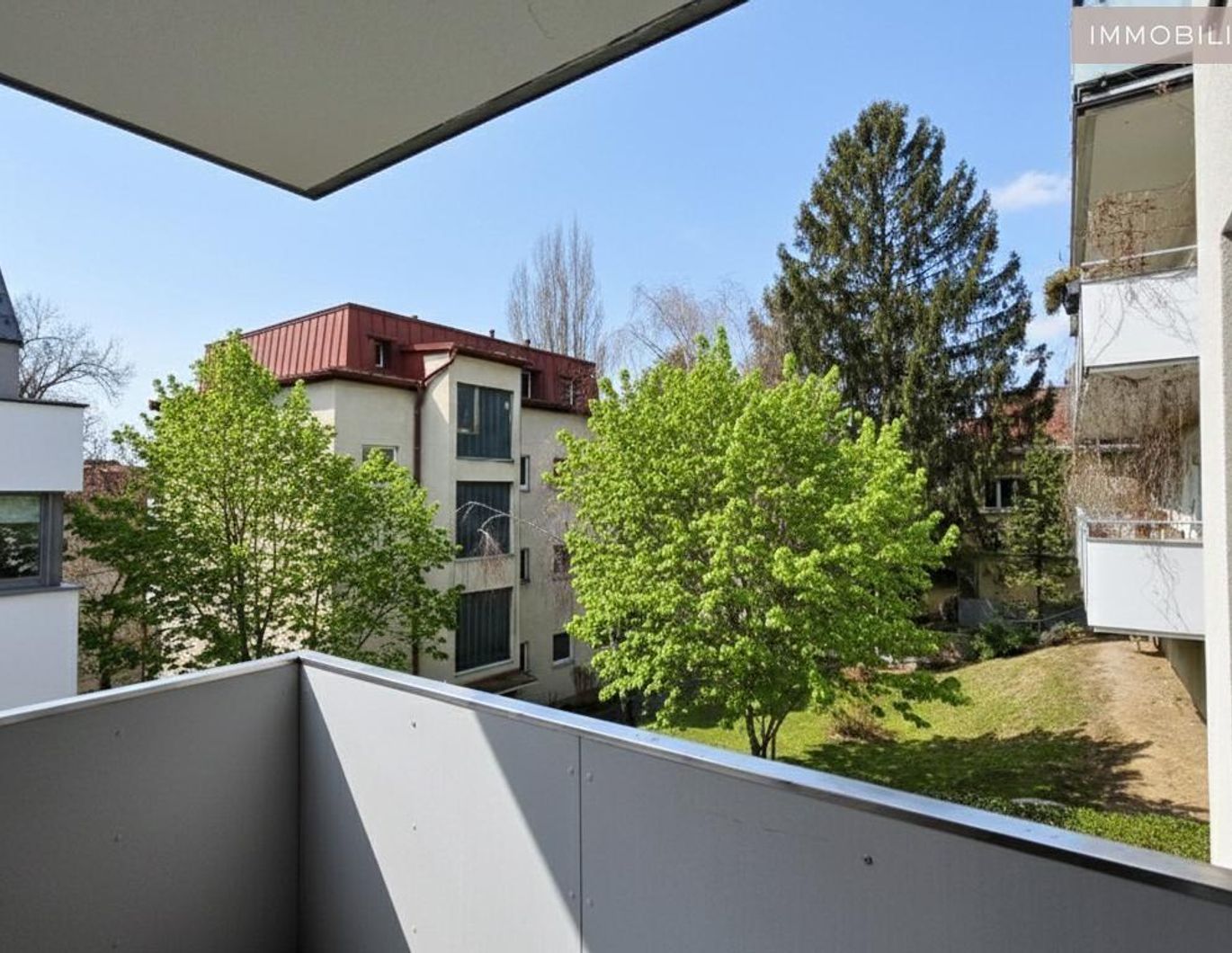 Top-ausgestattete Neubauwohnung mit großem Balkon in Ruhelage + AB MÄRZ!!