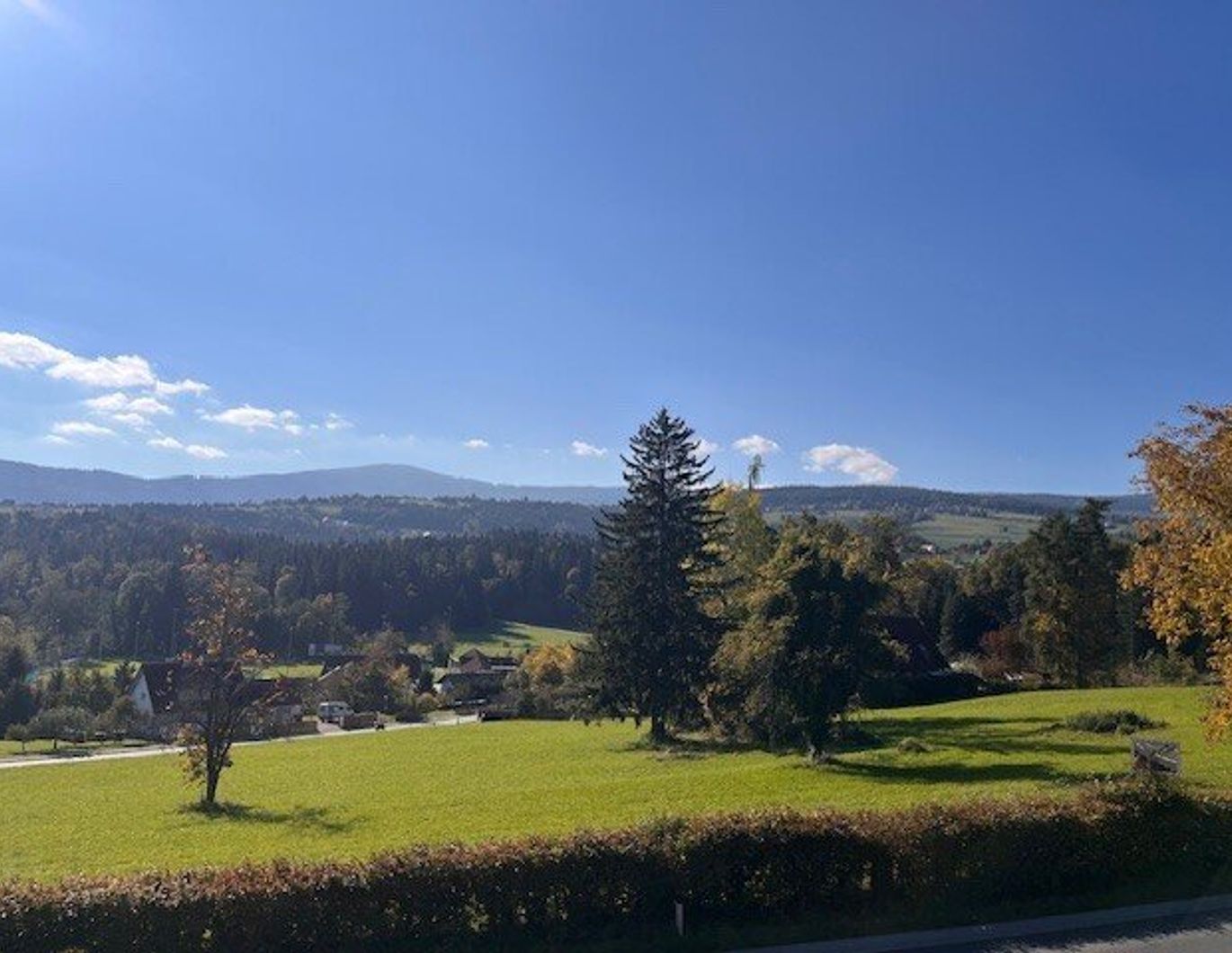 Großzügiges Wohnhaus mit schöner Fernsicht