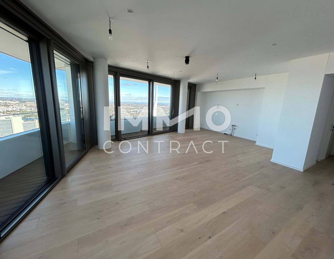 ERSTBEZUG: Leben über den Dächern Wiens mit Fitness, Spa und Pool!