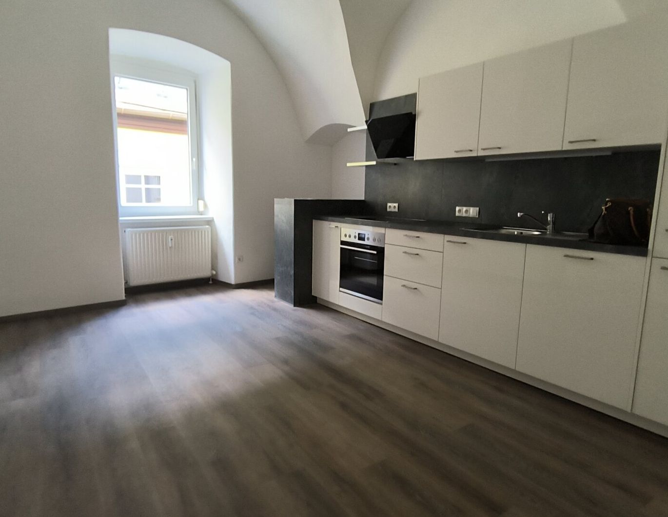 NEU RENOVIERTE Mietwohnung - Innenstadt - Hauptplatz