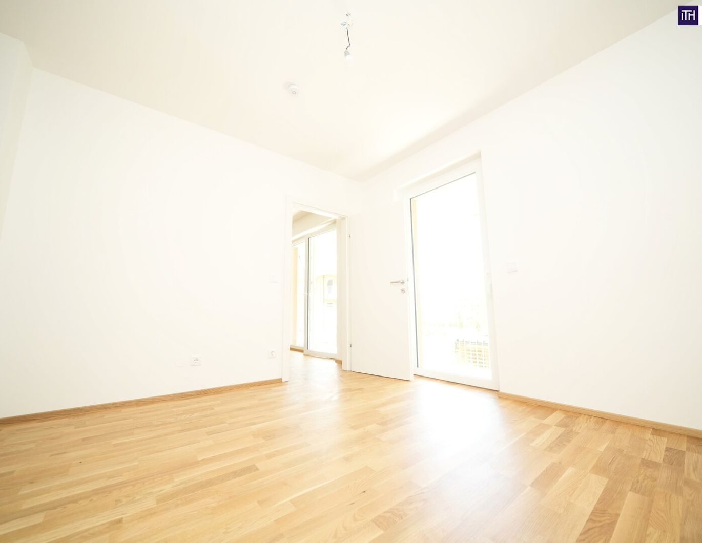 BEZAUBERND! TOP-QUALITÄT & TOP-LEBENSGEFÜHL! Stilvoll leben, sonnig wohnen - großer Balkon mit süd/west Ausrichtung, Tiefgarage und VIELES mehr!