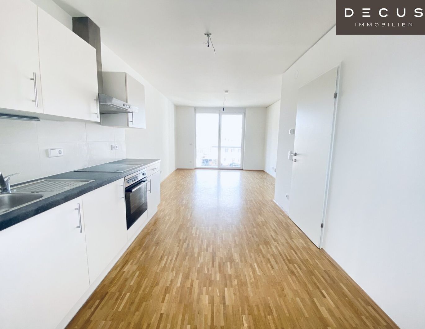 | TOLLE STARTERWOHNUNG | NÄHE HAUPTBAHNHOF | 2-ZIMMER | BALKON