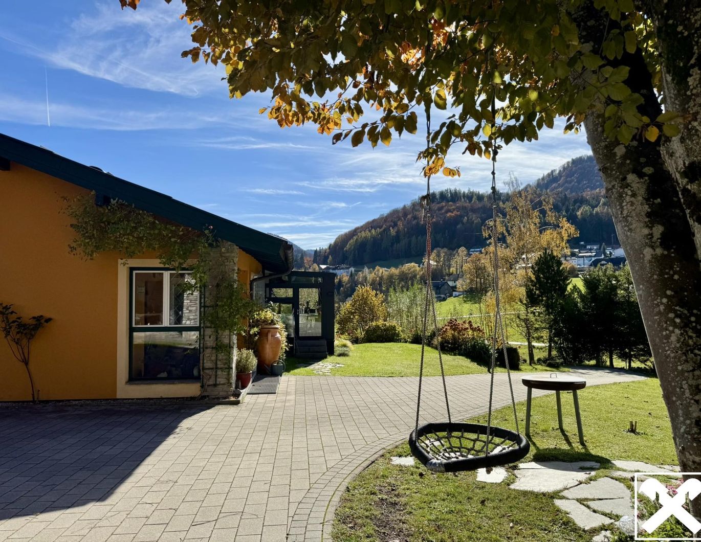 Wohnhaus mit traumhaftem Wintergarten und Weitblick