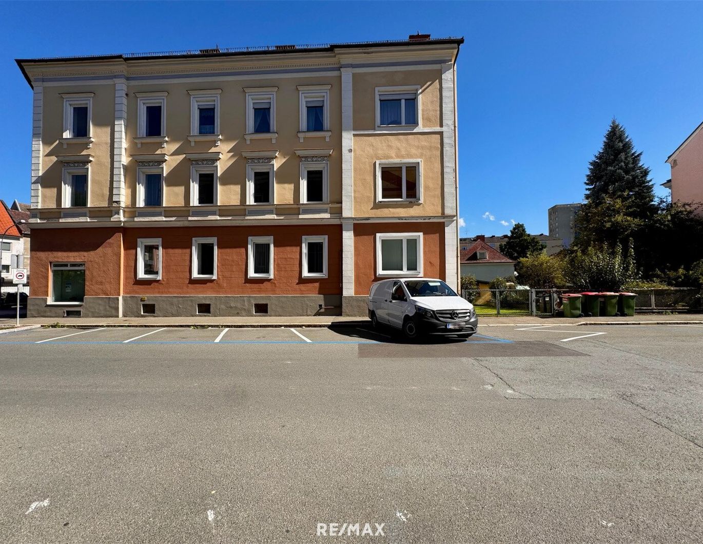 Zinshaus in Innenstadtlage mit 7 Einheiten und Grünfläche