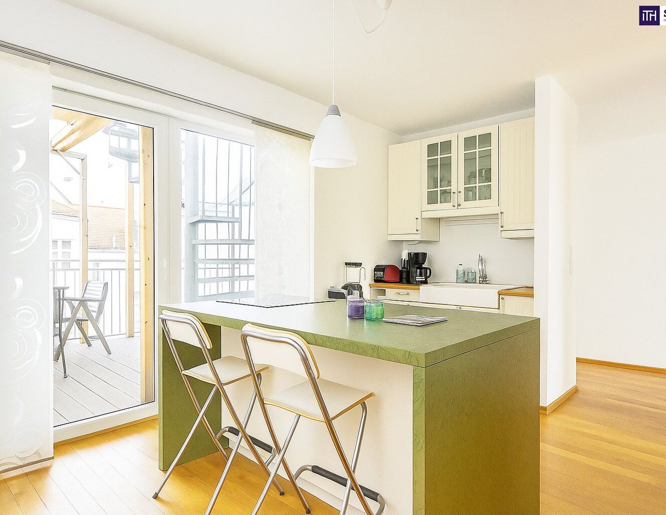 Exklusives Design-Loft mit einer Dachterrasse, Klimaanlage & Weitblick in Ruhelage