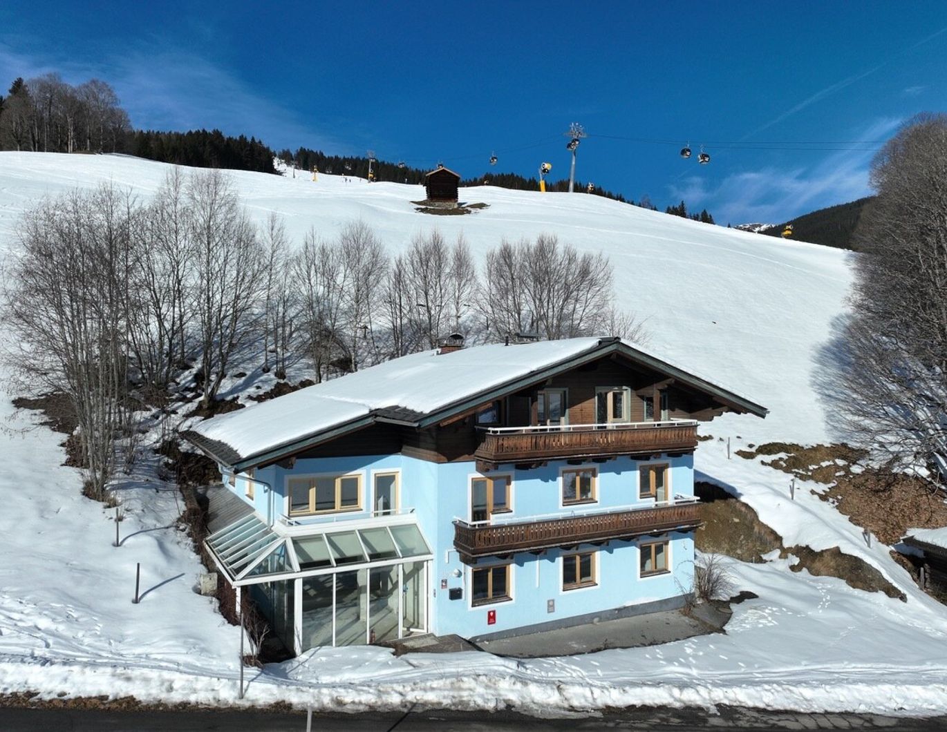 Landhaus am Bernkogellift in Saalbach mit touristischer Nutzung, Ski in - Ski out!